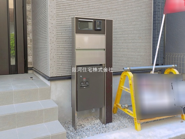 G00390819 埼玉県桶川市末広２丁目 新築一戸建て 3598万円 土地面積107.74m² (約32.59坪) 建物面積114.68m² (約34.69坪) 間取り３ＬＤＫ 築年月2026年04月(築１年以内)【外観16】