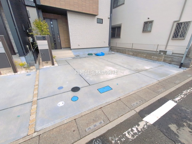 G00390820 埼玉県上尾市大字上 新築一戸建て 4298万円 土地面積125.23m² (約37.88坪) 建物面積98.95m² (約29.93坪) 間取り３ＬＤＫ 築年月2026年04月(築１年以内)【外観5】