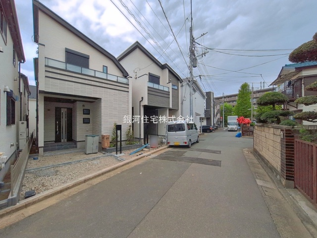 G00390831 東京都練馬区田柄４丁目 新築一戸建て 7590万円 土地面積85.78m² (約25.94坪) 建物面積95.68m² (約28.94坪) 間取り２ＳＬＤＫ 築年月2026年04月(築１年以内)【外観3】