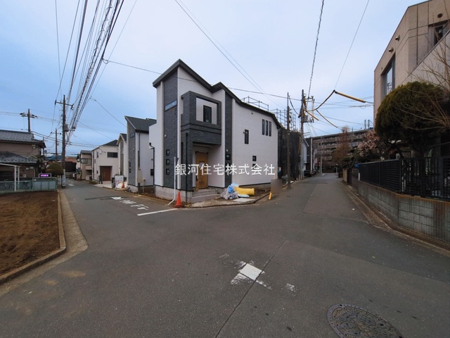 G00390831 東京都練馬区田柄４丁目 新築一戸建て 7590万円 土地面積85.78m² (約25.94坪) 建物面積95.68m² (約28.94坪) 間取り２ＳＬＤＫ 築年月2026年04月(築１年以内)【外観9】