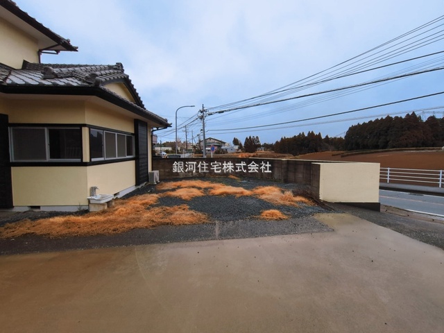 G00392109 千葉県千葉市緑区土気町 中古一戸建て 2079万円 土地面積297.00m² (約89.84坪) 建物面積118.15m² (約35.74坪) 間取り４ＬＤＫ 築年月1978年09月(築47年)【外観4】
