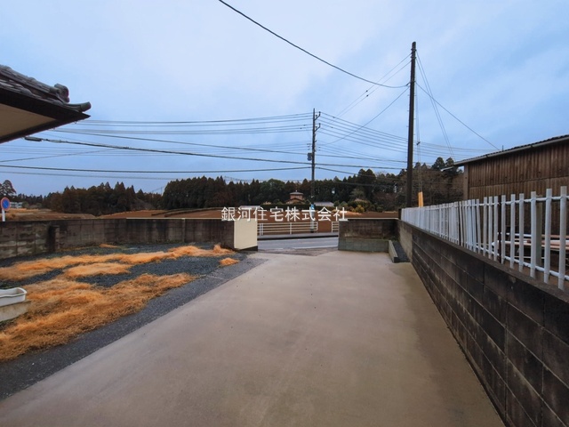G00392109 千葉県千葉市緑区土気町 中古一戸建て 2079万円 土地面積297.00m² (約89.84坪) 建物面積118.15m² (約35.74坪) 間取り４ＬＤＫ 築年月1978年09月(築47年)【外観12】