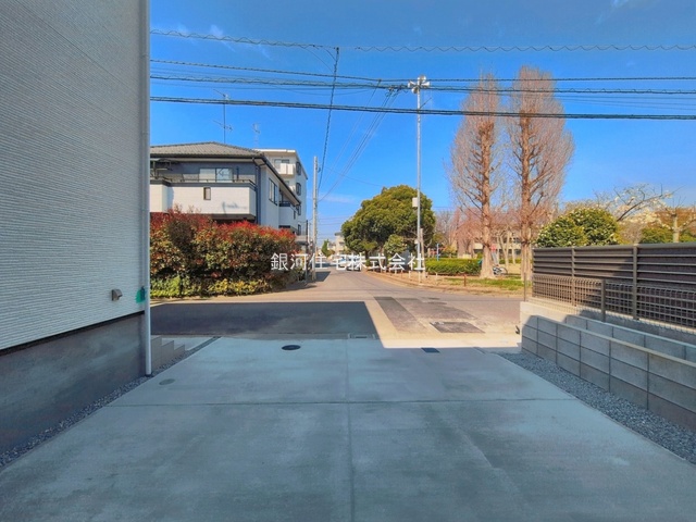 G00393501 千葉県松戸市新松戸７丁目 新築一戸建て 6598万円 土地面積141.38m² (約42.76坪) 建物面積107.85m² (約32.62坪) 間取り４ＬＤＫ 築年月2026年03月(築１年以内)【外観12】