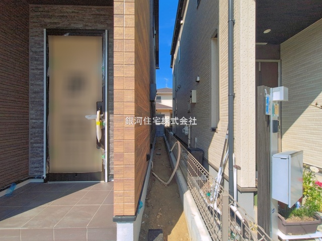 G00393901 千葉県松戸市新松戸南２丁目 新築一戸建て 5380万円 土地面積117.46m² (約35.53坪) 建物面積96.26m² (約29.11坪) 間取り３ＬＤＫ 築年月2026年04月(築１年以内)【外観17】