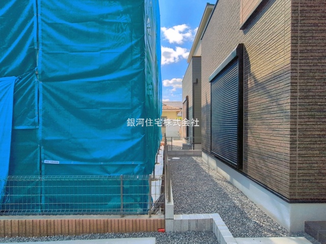 G00393902 千葉県松戸市新松戸南２丁目 新築一戸建て 5680万円 土地面積100.77m² (約30.48坪) 建物面積94.60m² (約28.61坪) 間取り３ＬＤＫ 築年月2026年06月(築１年以内)【外観5】