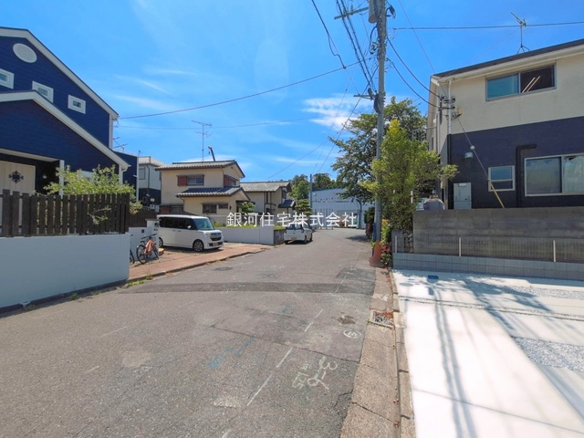 G00393998 神奈川県横浜市栄区桂台西２丁目 新築一戸建て 6099万円 土地面積179.24m² (約54.22坪) 建物面積108.47m² (約32.81坪) 間取り４ＬＤＫ 築年月2026年05月(築１年以内)【外観5】