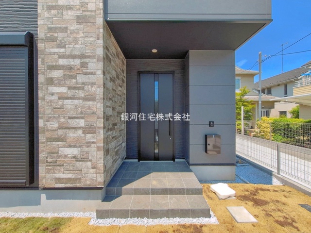 G00393998 神奈川県横浜市栄区桂台西２丁目 新築一戸建て 6099万円 土地面積179.24m² (約54.22坪) 建物面積108.47m² (約32.81坪) 間取り４ＬＤＫ 築年月2026年05月(築１年以内)【外観8】