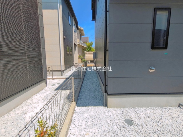 G00393998 神奈川県横浜市栄区桂台西２丁目 新築一戸建て 6099万円 土地面積179.24m² (約54.22坪) 建物面積108.47m² (約32.81坪) 間取り４ＬＤＫ 築年月2026年05月(築１年以内)【外観12】