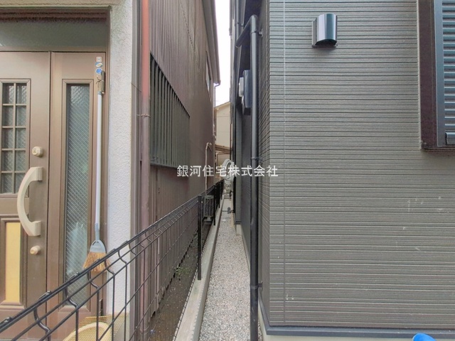 G00394002 神奈川県川崎市川崎区小田１丁目 新築一戸建て 4880万円 土地面積44.14m² (約13.35坪) 建物面積79.03m² (約23.90坪) 間取り３ＬＤＫ 築年月2026年07月【外観7】