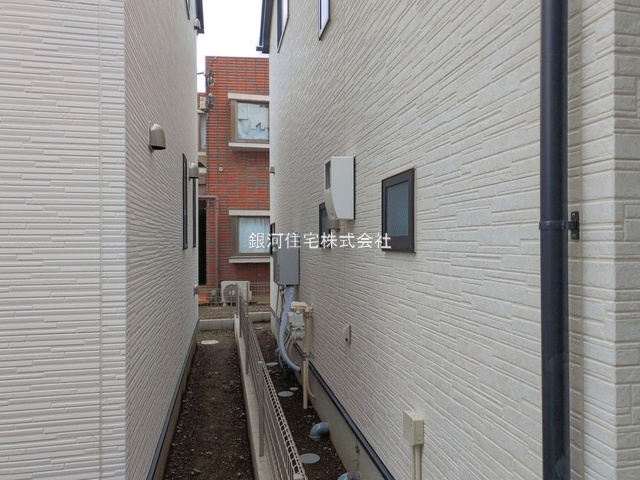 G00394015 東京都練馬区石神井台３丁目 新築一戸建て 7980万円 土地面積109.80m² (約33.21坪) 建物面積97.29m² (約29.43坪) 間取り３ＬＤＫ 築年月2026年05月(築１年以内)【外観4】