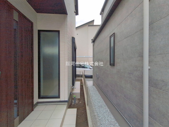 G00394015 東京都練馬区石神井台３丁目 新築一戸建て 7980万円 土地面積109.80m² (約33.21坪) 建物面積97.29m² (約29.43坪) 間取り３ＬＤＫ 築年月2026年05月(築１年以内)【外観5】