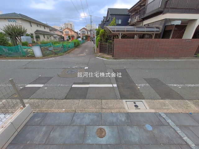 G00394015 東京都練馬区石神井台３丁目 新築一戸建て 7980万円 土地面積109.80m² (約33.21坪) 建物面積97.29m² (約29.43坪) 間取り３ＬＤＫ 築年月2026年05月(築１年以内)【外観13】