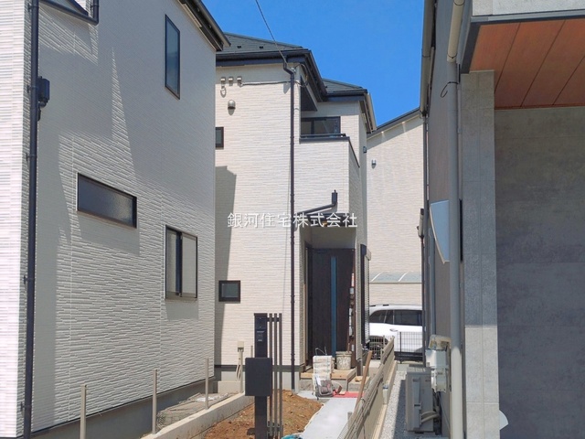 G00394015 東京都練馬区石神井台３丁目 新築一戸建て 7980万円 土地面積109.80m² (約33.21坪) 建物面積97.29m² (約29.43坪) 間取り３ＬＤＫ 築年月2026年05月(築１年以内)【外観14】