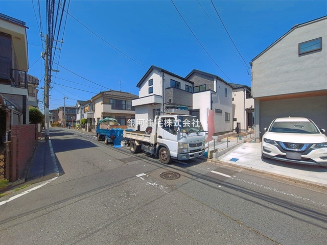 G00394015 東京都練馬区石神井台３丁目 新築一戸建て 7980万円 土地面積109.80m² (約33.21坪) 建物面積97.29m² (約29.43坪) 間取り３ＬＤＫ 築年月2026年05月(築１年以内)【外観16】