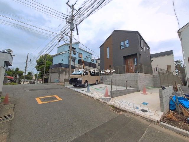 G00394042 神奈川県藤沢市藤沢５丁目 新築一戸建て 6298万円 土地面積201.08m² (約60.82坪) 建物面積101.64m² (約30.74坪) 間取り４ＬＤＫ 築年月2026年06月(築１年以内)【外観3】