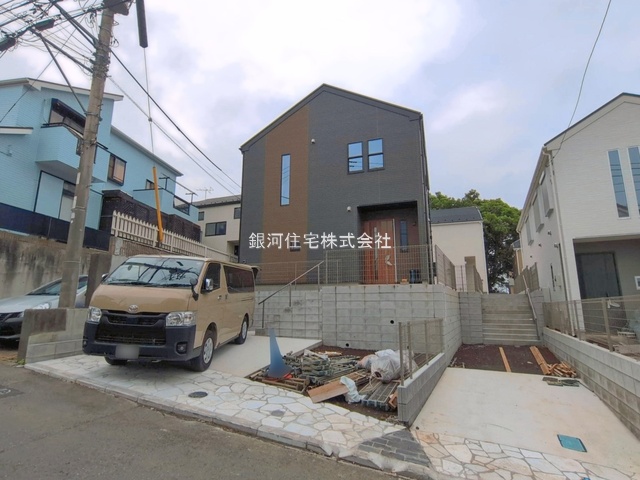 G00394042 神奈川県藤沢市藤沢５丁目 新築一戸建て 6298万円 土地面積201.08m² (約60.82坪) 建物面積101.64m² (約30.74坪) 間取り４ＬＤＫ 築年月2026年06月(築１年以内)【外観5】