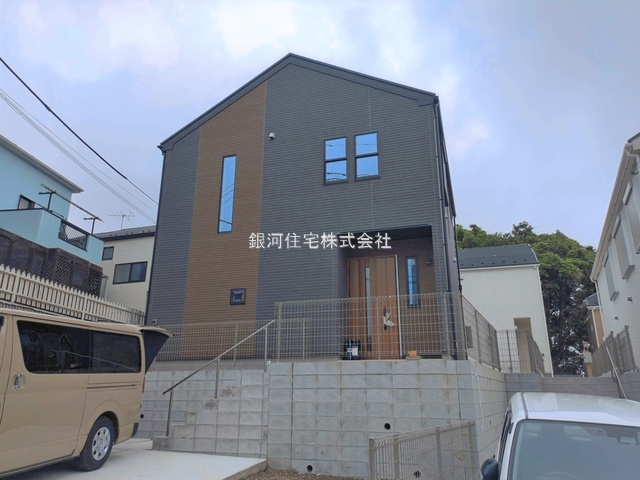 G00394042 神奈川県藤沢市藤沢５丁目 新築一戸建て 6298万円 土地面積201.08m² (約60.82坪) 建物面積101.64m² (約30.74坪) 間取り４ＬＤＫ 築年月2026年06月(築１年以内)【外観7】