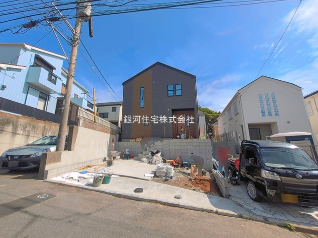 G00394042 神奈川県藤沢市藤沢５丁目 新築一戸建て 6298万円 土地面積201.08m² (約60.82坪) 建物面積101.64m² (約30.74坪) 間取り４ＬＤＫ 築年月2026年06月(築１年以内)【外観11】