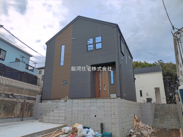 G00394042 神奈川県藤沢市藤沢５丁目 新築一戸建て 6298万円 土地面積201.08m² (約60.82坪) 建物面積101.64m² (約30.74坪) 間取り４ＬＤＫ 築年月2026年06月(築１年以内)【外観13】