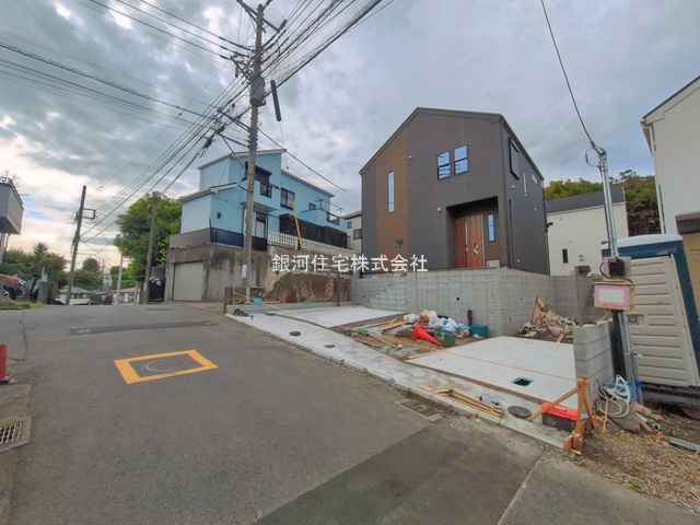 G00394042 神奈川県藤沢市藤沢５丁目 新築一戸建て 6298万円 土地面積201.08m² (約60.82坪) 建物面積101.64m² (約30.74坪) 間取り４ＬＤＫ 築年月2026年06月(築１年以内)【外観15】