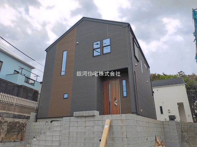 G00394042 神奈川県藤沢市藤沢５丁目 新築一戸建て 6298万円 土地面積201.08m² (約60.82坪) 建物面積101.64m² (約30.74坪) 間取り４ＬＤＫ 築年月2026年06月(築１年以内)【外観16】