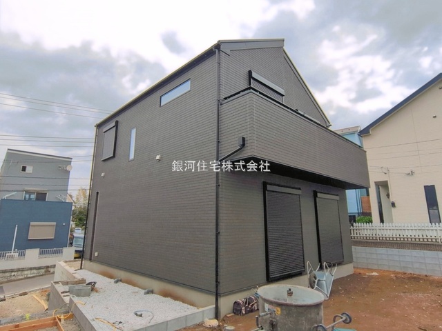 G00394042 神奈川県藤沢市藤沢５丁目 新築一戸建て 6298万円 土地面積201.08m² (約60.82坪) 建物面積101.64m² (約30.74坪) 間取り４ＬＤＫ 築年月2026年06月(築１年以内)【外観17】