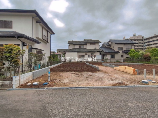 G00394083 千葉県松戸市六高台４丁目 新築一戸建て 4190万円 土地面積124.70m² (約37.72坪) 建物面積98.94m² (約29.92坪) 間取り３ＬＤＫ 築年月2026年07月【外観5】
