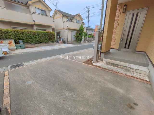 G00394756 埼玉県幸手市緑台１丁目 中古一戸建て 1780万円 土地面積138.62m² (約41.93坪) 建物面積99.27m² (約30.02坪) 間取り４ＬＤＫ 築年月2005年01月(築21年)【外観6】