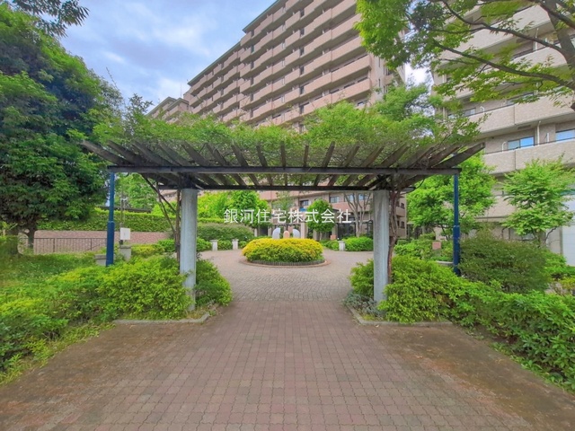G00394758 神奈川県横浜市泉区緑園４丁目 中古マンション 3980万円 専有面積62.50m² (約18.90坪) 間取り２ＬＤＫ 所在階1階 築年月2001年05月(築25年)【外観9】