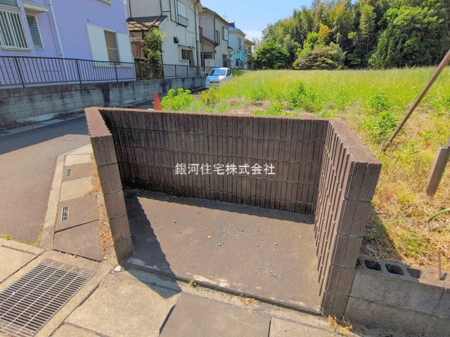 G00394902 埼玉県北葛飾郡松伏町大字築比地 土地 2980万円 土地面積1354.63m² (約409.77坪)【外観9】