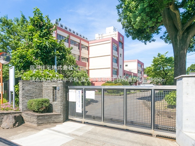 G00396045 東京都調布市深大寺東町３丁目 新築一戸建て 5590万円 土地面積92.11m² (約27.86坪) 建物面積73.27m² (約22.16坪) 間取り３ＬＤＫ 築年月2026年08月【周辺環境】調布市立神代中学校