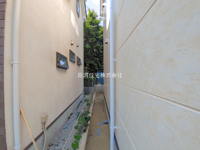 G00396509 東京都小金井市東町１丁目 新築一戸建て 9249万円 土地面積143.76m² (約43.48坪) 建物面積111.99m² (約33.87坪) 間取り４ＬＤＫ 築年月2026年08月(築１年以内)【外観4】