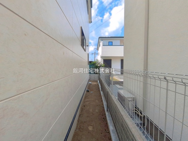 G00396509 東京都小金井市東町１丁目 新築一戸建て 9249万円 土地面積143.76m² (約43.48坪) 建物面積111.99m² (約33.87坪) 間取り４ＬＤＫ 築年月2026年08月(築１年以内)【外観6】