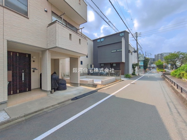 G00396516 東京都板橋区大谷口北町 新築一戸建て 6280万円 土地面積42.95m² (約12.99坪) 建物面積66.01m² (約19.96坪) 築年月2026年10月【外観12】