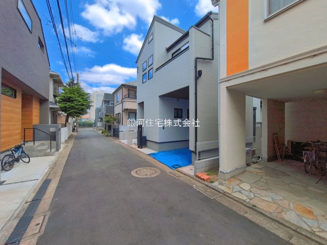 G00396602 東京都練馬区谷原１丁目 新築一戸建て 7580万円 土地面積99.05m² (約29.96坪) 建物面積104.89m² (約31.72坪) 間取り３ＬＤＫ 築年月2026年07月(築１年以内)【外観8】