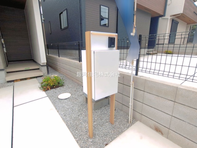 G00397517 埼玉県狭山市大字水野 新築一戸建て 4198万円 土地面積132.89m² (約40.19坪) 建物面積112.08m² (約33.90坪) 間取り３ＬＤＫ 築年月2026年07月(築１年以内)【外観6】