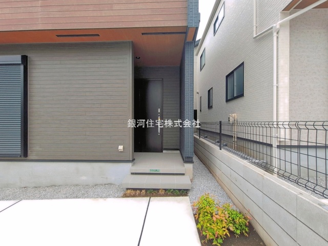 G00397518 埼玉県狭山市大字水野 新築一戸建て 4280万円 土地面積132.89m² (約40.19坪) 建物面積103.71m² (約31.37坪) 間取り４ＬＤＫ 築年月2026年07月(築１年以内)【外観6】