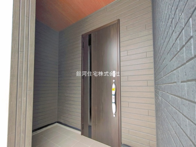 G00397518 埼玉県狭山市大字水野 新築一戸建て 4280万円 土地面積132.89m² (約40.19坪) 建物面積103.71m² (約31.37坪) 間取り４ＬＤＫ 築年月2026年07月(築１年以内)【外観7】