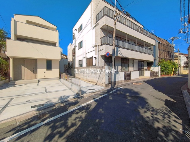G00397521 東京都荒川区東尾久６丁目 新築一戸建て 5280万円 土地面積110.69m² (約33.48坪) 建物面積103.87m² (約31.42坪) 間取り３ＳＬＤＫ 築年月2026年08月(築１年以内)【外観3】