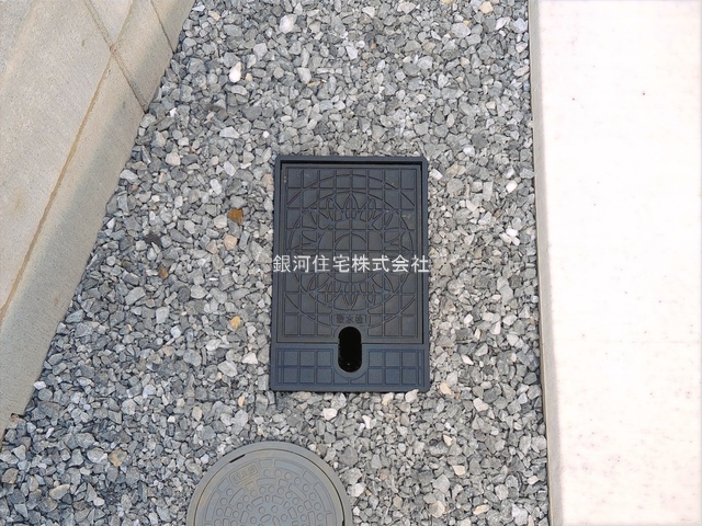 G00397521 東京都荒川区東尾久６丁目 新築一戸建て 5280万円 土地面積110.69m² (約33.48坪) 建物面積103.87m² (約31.42坪) 間取り３ＳＬＤＫ 築年月2026年08月(築１年以内)【外観5】