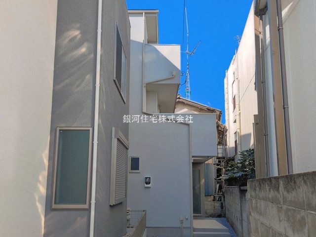 G00397521 東京都荒川区東尾久６丁目 新築一戸建て 5280万円 土地面積110.69m² (約33.48坪) 建物面積103.87m² (約31.42坪) 間取り３ＳＬＤＫ 築年月2026年08月(築１年以内)【外観9】