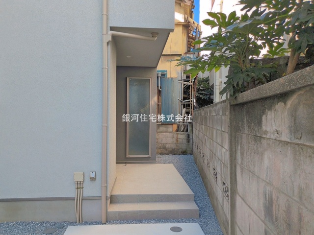 G00397521 東京都荒川区東尾久６丁目 新築一戸建て 5280万円 土地面積110.69m² (約33.48坪) 建物面積103.87m² (約31.42坪) 間取り３ＳＬＤＫ 築年月2026年08月(築１年以内)【外観10】