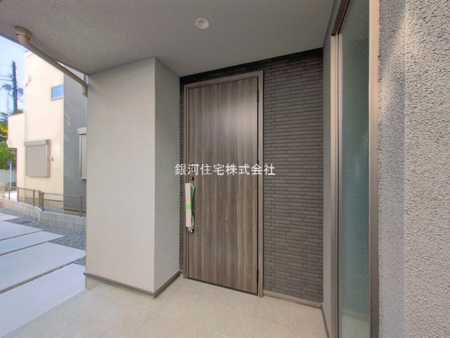 G00397521 東京都荒川区東尾久６丁目 新築一戸建て 5280万円 土地面積110.69m² (約33.48坪) 建物面積103.87m² (約31.42坪) 間取り３ＳＬＤＫ 築年月2026年08月(築１年以内)【外観11】