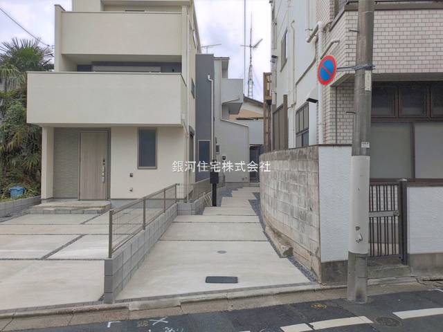 G00397521 東京都荒川区東尾久６丁目 新築一戸建て 5280万円 土地面積110.69m² (約33.48坪) 建物面積103.87m² (約31.42坪) 間取り３ＳＬＤＫ 築年月2026年08月(築１年以内)【外観15】