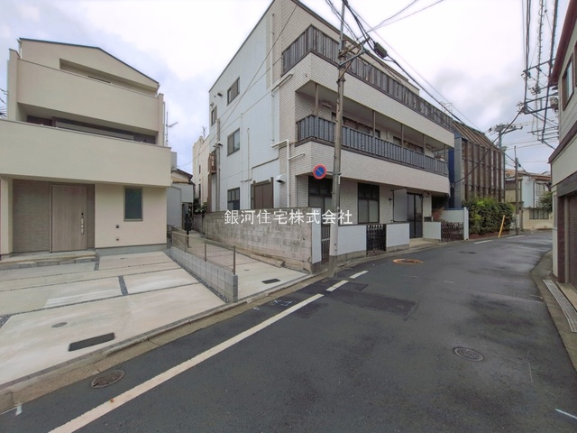 G00397521 東京都荒川区東尾久６丁目 新築一戸建て 5280万円 土地面積110.69m² (約33.48坪) 建物面積103.87m² (約31.42坪) 間取り３ＳＬＤＫ 築年月2026年08月(築１年以内)【外観16】