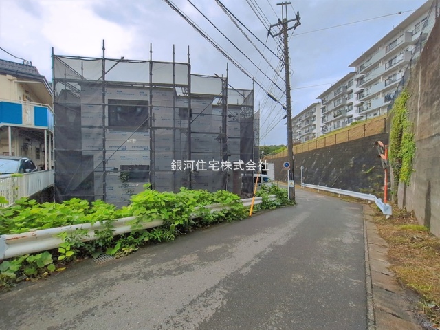 G00397541 神奈川県横浜市旭区上白根町 新築一戸建て 5180万円 土地面積120.40m² (約36.42坪) 建物面積97.09m² (約29.36坪) 間取り４ＬＤＫ 築年月2026年10月【外観3】