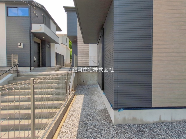 G00397558 神奈川県横浜市都筑区池辺町 新築一戸建て 5690万円 土地面積125.49m² (約37.96坪) 建物面積101.85m² (約30.80坪) 間取り３ＳＬＤＫ 築年月2026年07月(築１年以内)【外観5】