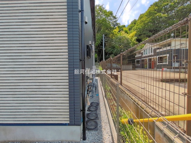 G00397558 神奈川県横浜市都筑区池辺町 新築一戸建て 5690万円 土地面積125.49m² (約37.96坪) 建物面積101.85m² (約30.80坪) 間取り３ＳＬＤＫ 築年月2026年07月(築１年以内)【外観7】