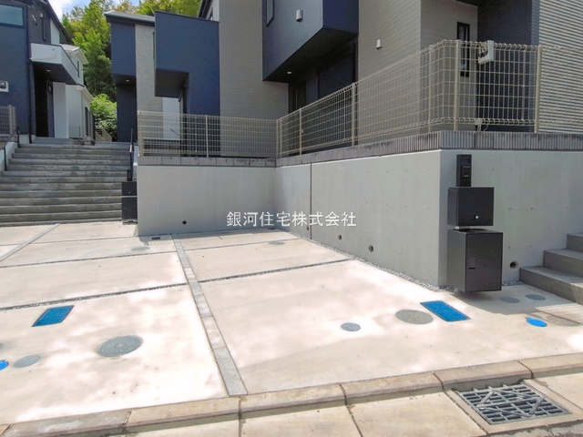 G00397558 神奈川県横浜市都筑区池辺町 新築一戸建て 5690万円 土地面積125.49m² (約37.96坪) 建物面積101.85m² (約30.80坪) 間取り３ＳＬＤＫ 築年月2026年07月(築１年以内)【外観8】