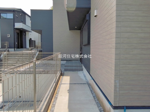 G00397558 神奈川県横浜市都筑区池辺町 新築一戸建て 5690万円 土地面積125.49m² (約37.96坪) 建物面積101.85m² (約30.80坪) 間取り３ＳＬＤＫ 築年月2026年07月(築１年以内)【外観12】